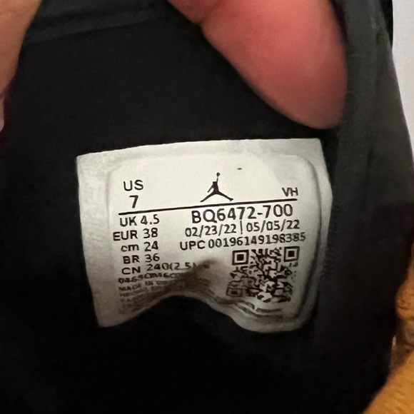 ✔️EUC✔️ NIKE Air Jordan 1 Mid Chutney Taxi - Picture 9 of 11